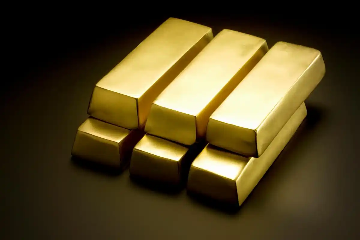 现货金银：关税驱动下的基本面剖析与交易策略